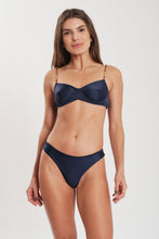 Carregar imagem no visualizador da galeria, Model Front: Blueman Bottom Bottom Navy-Blue Arriba
