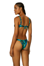 Carregar imagem no visualizador da galeria, Model Back: Blueman Top Top Fauna Quenia
