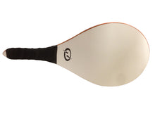 Carregar imagem no visualizador da galeria, Model Front: Blueman Beach Bat Raquete Slim Verao Branco
