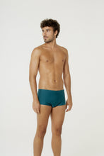 Carregar imagem no visualizador da galeria, Model Front: Blueman Sunga / Boxer Sunga Berlim Liso Verde V24
