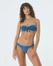 Carregar imagem no visualizador da galeria, Model Front: Blueman Bottom Bottom Bikini Bombom Jeans
