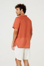 Carregar imagem no visualizador da galeria, Model Back: Blueman T-Shirt For Men Camisa Free Soft Marrom
