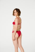 Carregar imagem no visualizador da galeria, Model Back: Blueman Top Top Chandon Crispy Vermelho
