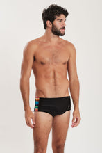 Carregar imagem no visualizador da galeria, Model Front: Blueman Sunga / Boxer Sunga Country Lux Listras Rainbow
