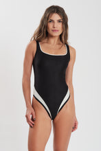 Carregar imagem no visualizador da galeria, Model Front: Blueman One-Piece Preto Triatlo
