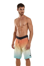 Carregar imagem no visualizador da galeria, Model Front: Blueman Boardshort Bermuda Maxi Vies Espirito Solar
