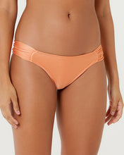 Carregar imagem no visualizador da galeria, Gallery: Blueman Bottom Bottom Caribe Pacifico Laranja
