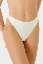 Carregar imagem no visualizador da galeria, Gallery: Blueman Bottom Bottom Ubatuba Off White
