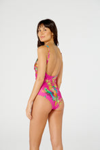 Carregar imagem no visualizador da galeria, Model Back: Blueman One-Piece Maio Atracao Mata
