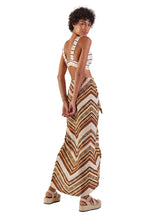 Carregar imagem no visualizador da galeria, Model Back: Blueman Beach Skirt Diana Ubud
