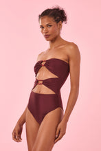 Carregar imagem no visualizador da galeria, Model Front: Blueman One-Piece Paola Fasano Vinho
