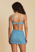 Carregar imagem no visualizador da galeria, Model Back: Blueman Beach Skirt Xadrez Mini Skirt Fivela
