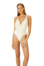 Carregar imagem no visualizador da galeria, Model Front: Blueman One-Piece Maio Nathalia Branco
