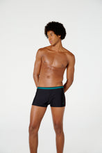 Carregar imagem no visualizador da galeria, Model Front: Blueman Sunga / Boxer Sunga Berlim Malawi Preto
