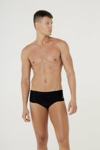Carregar imagem no visualizador da galeria, Model Front: Blueman Sunga / Boxer Sunga Ricky Preto
