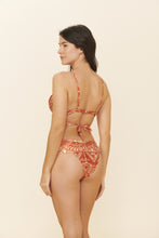 Carregar imagem no visualizador da galeria, Model Back: Blueman Top Top Brisa-Suave Brigitte-Faixa
