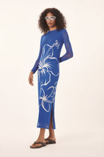Carregar imagem no visualizador da galeria, Model Front: Blueman Maxi Dresses Luau Tule Long
