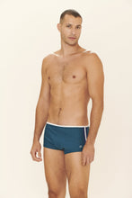 Carregar imagem no visualizador da galeria, Model Front: Blueman Sunga / Boxer Sunga Army Lil Verde
