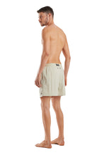 Carregar imagem no visualizador da galeria, Model Back: Blueman Swim Shorts Short Basico Amni Areia
