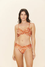 Carregar imagem no visualizador da galeria, Model Front: Blueman Bottom Bottom Brisa-Suave Australia
