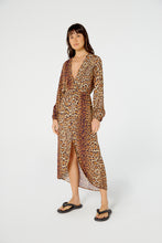 Carregar imagem no visualizador da galeria, Model Front: Blueman Maxi Dresses Vestido Midi Manga Vivian Pintada
