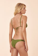 Carregar imagem no visualizador da galeria, Model Back: Blueman Top Top Verde-26 Berlim
