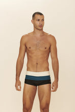 Carregar imagem no visualizador da galeria, Model Front: Blueman Sunga / Boxer Sunga Army Crepusculo Preto
