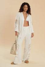 Carregar imagem no visualizador da galeria, Model Front: Blueman Kaftans / Cover Ups Offwhite Kimono Tropical
