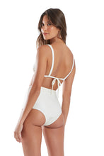 Carregar imagem no visualizador da galeria, Model Back: Blueman Top Top Bordado Rechilieu Off White

