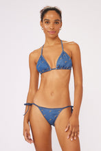 Carregar imagem no visualizador da galeria, Model Front: Blueman Bottom Bottom Jeans Lacinho-Vies
