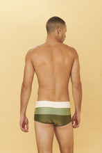 Carregar imagem no visualizador da galeria, Model Back: Blueman Sunga / Boxer Sunga Army Crepusculo Verde
