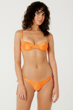 Carregar imagem no visualizador da galeria, Model Front: Blueman Set Chandon Fada Laranja
