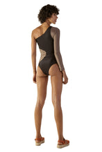 Carregar imagem no visualizador da galeria, Model Back: Blueman One-Piece Ornamento Caramel Preto
