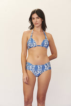 Carregar imagem no visualizador da galeria, Model Front: Blueman Top Top Seiva-Doce-Azul Prado
