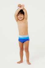 Carregar imagem no visualizador da galeria, Model Front: Blueman Boy's Swimwear Sunga Army Crepusculo Ver24 Azul Inf
