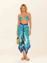 Carregar imagem no visualizador da galeria, Model Front: Blueman Beach Skirt Saia Canga Pescado
