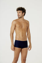 Carregar imagem no visualizador da galeria, Model Front: Blueman Sunga / Boxer Sunga Berlim Liso Preto V24
