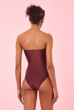 Carregar imagem no visualizador da galeria, Model Back: Blueman One-Piece Paola Fasano Vinho
