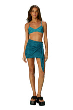 Carregar imagem no visualizador da galeria, Model Front: Blueman Beach Skirt Mini Saia Tule Acqua
