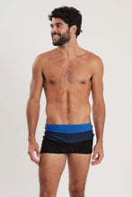 Carregar imagem no visualizador da galeria, Model Front: Blueman Sunga / Boxer Sunga Army Crepusculo Bicolor Azul
