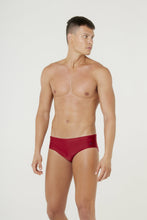 Carregar imagem no visualizador da galeria, Model Front: Blueman Sunga / Boxer Sunga Ricky Vermelho
