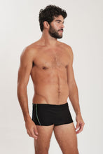 Carregar imagem no visualizador da galeria, Model Front: Blueman Sunga / Boxer Sunga Army Malfitana Liso Preto
