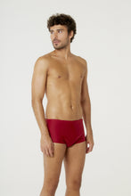 Carregar imagem no visualizador da galeria, Model Front: Blueman Sunga / Boxer Sunga Army Lisa Vermelho V24
