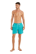 Carregar imagem no visualizador da galeria, Model Front: Blueman Swim Shorts Short Basico Amni Verde
