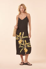 Carregar imagem no visualizador da galeria, Model Front: Blueman Midi Dress Musa Midi Rafaela
