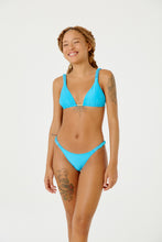 Carregar imagem no visualizador da galeria, Model Front: Blueman Bottom Bottom Malibu Bordado Blue
