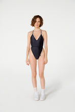 Carregar imagem no visualizador da galeria, Model Front: Blueman One-Piece Maio Nicolle Liso Preto
