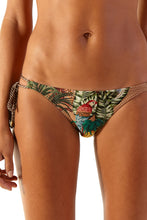 Carregar imagem no visualizador da galeria, Model Front: Blueman Bottom Bottom Angel Iceberg Gaya
