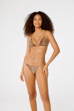Carregar imagem no visualizador da galeria, Model Front: Blueman Bottom Bottom Egito Fox Pintada
