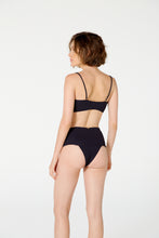 Carregar imagem no visualizador da galeria, Model Back: Blueman Bottom Bottom Gaya Buzios Crispy Preto
